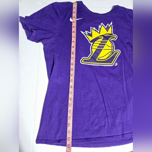 ⭐️5/$25 Nike Los Angeles Lakers Crown Logo T Shirt NBA Basketball Purple Size M - Picture 5 of 5